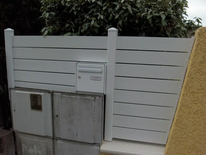 insertion boite aux lettres pvc