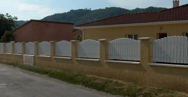 cloture monté sur barreaudage acier