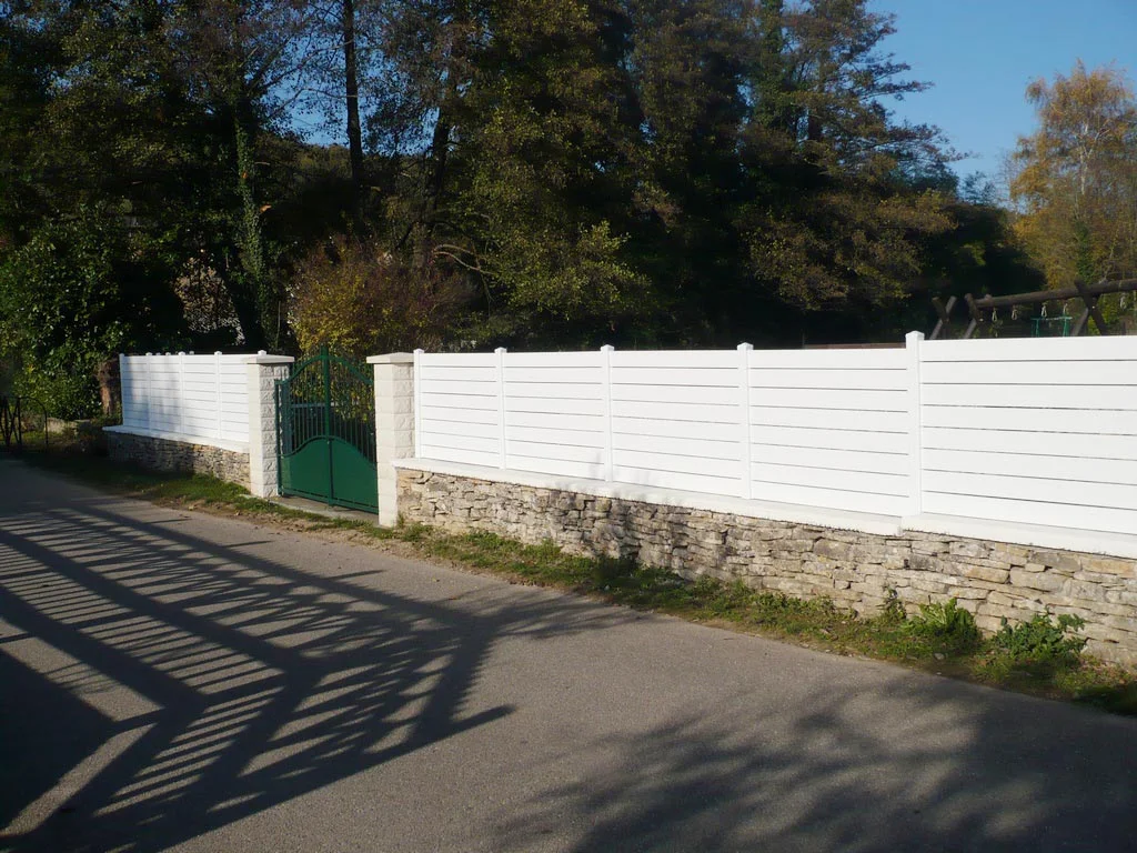 Comment entretenir un brise-vue en PVC avant l'hiver ?